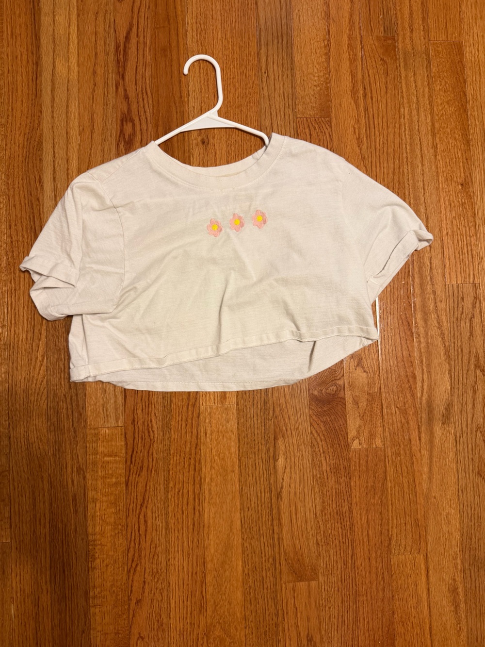 Girls' Cream Cropped Tee with Pink Daisy Embroidery